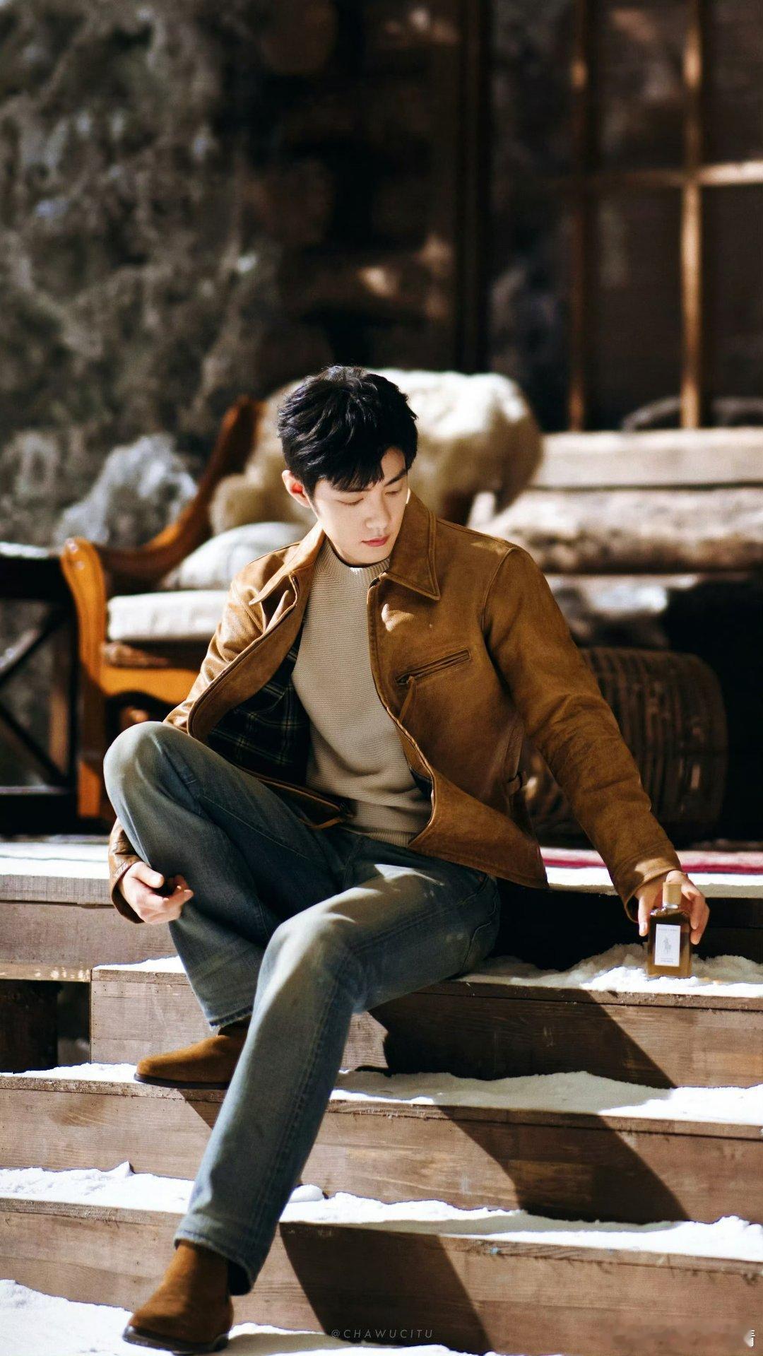 肖战打破流量与质感不可兼得的偏见极致的美与帅集于一身的男人，直接靠脸就躺赢了，咱