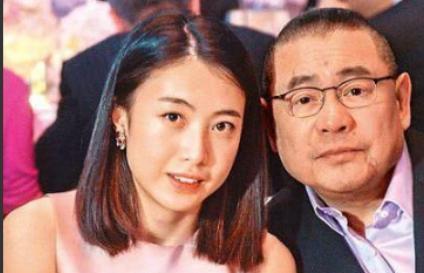 1992年，刘銮雄向宝咏琴提出了离婚，宝咏琴提了三个条件：“第一，给我买一部私人