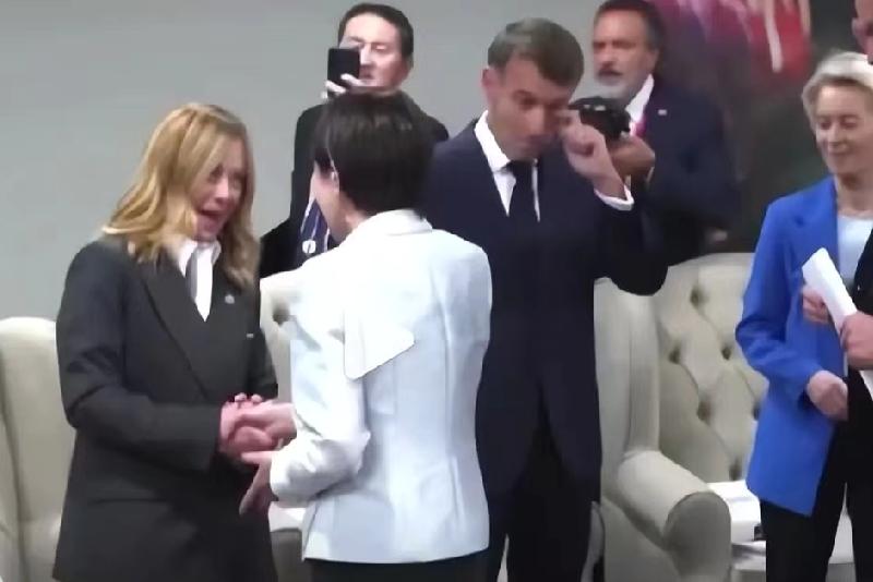 11月23日，日媒报道:“中日在G20峰会首日没有任何接触，偶尔碰面寒暄也没有，