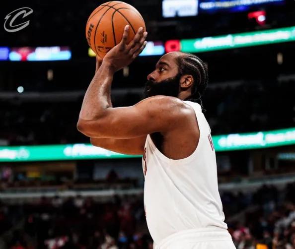 骑士生涯最高得分，哈登生涯第344次砍下30+，超越埃尔金-贝勒独居历史第12位