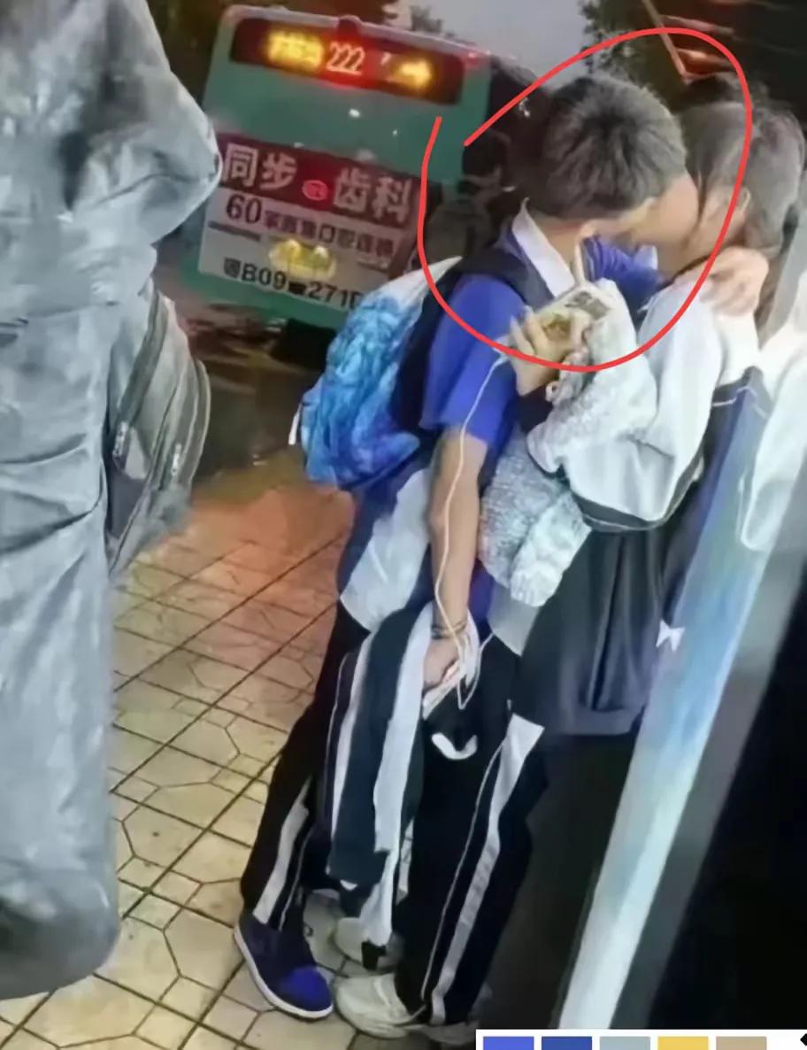 为放纵付出代价的女孩！30多年前，我的两个同事的孩子都是女孩，有一个同事通过关