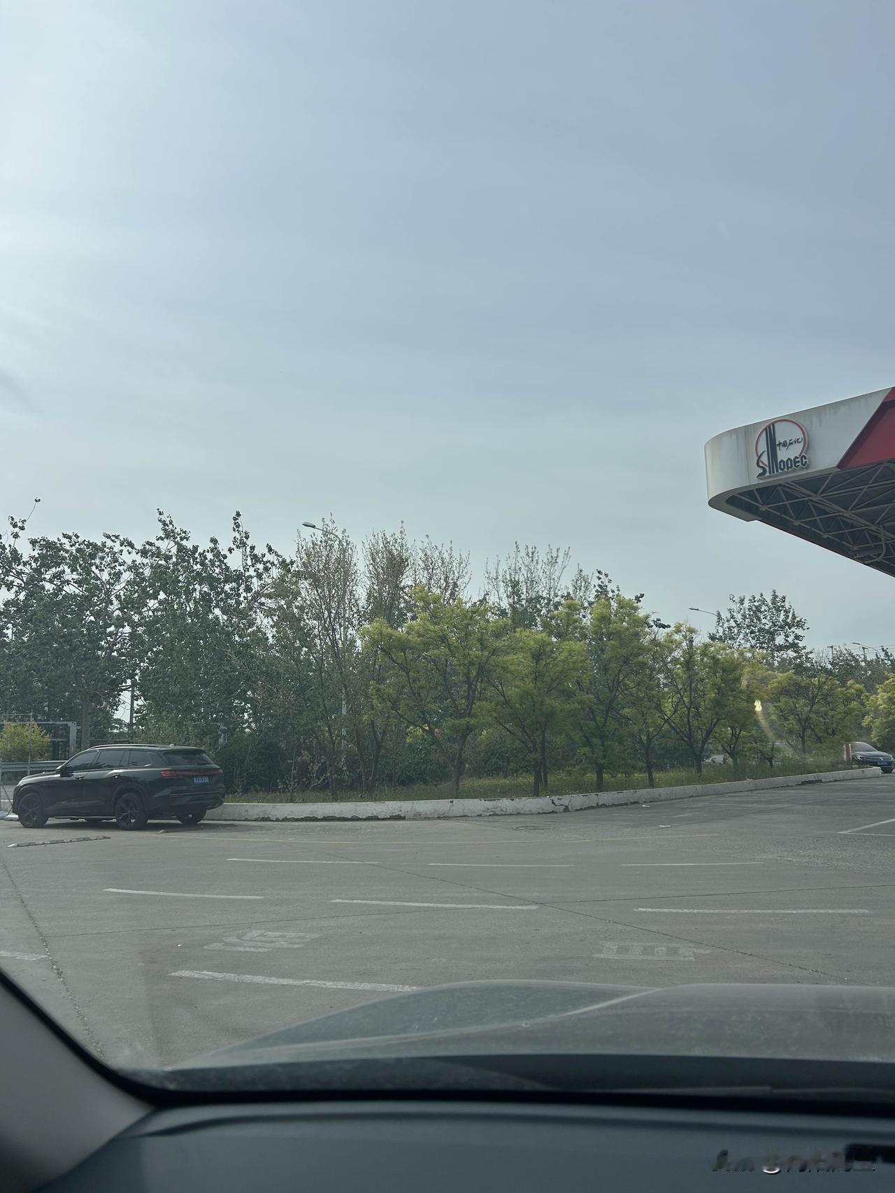 可能我们70后，80后还在延续着上辈人的婚姻模式，90后、00后的孩子已经过上了