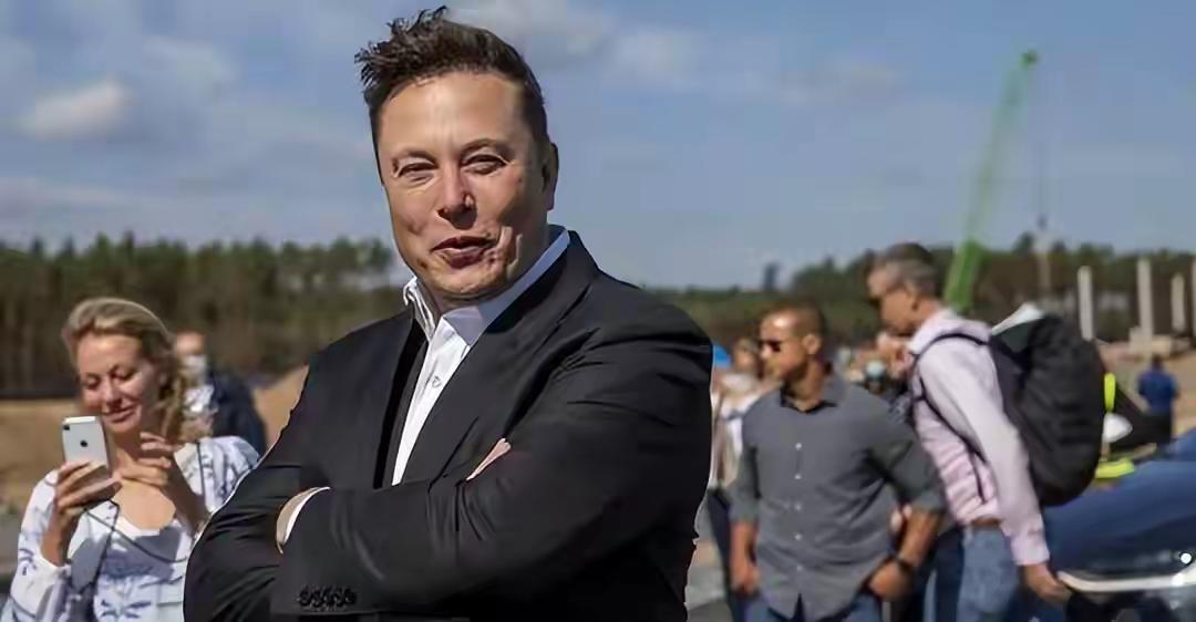 马斯克突然说了一句让很多人意外的大实话，连美国政客听了都坐不住。2025年，比