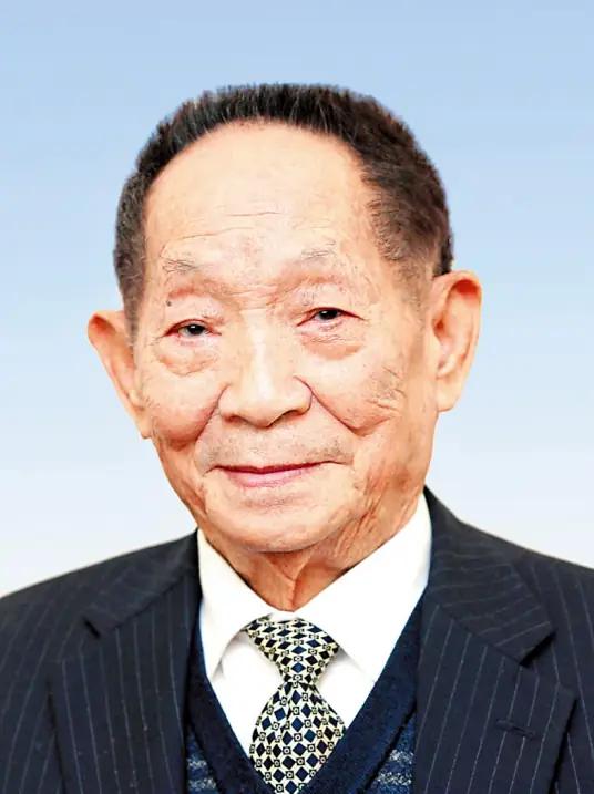 袁隆平院士给自己的孙女一个起名叫大米，一个起名叫小米。上课时老师问他们的爷爷是干