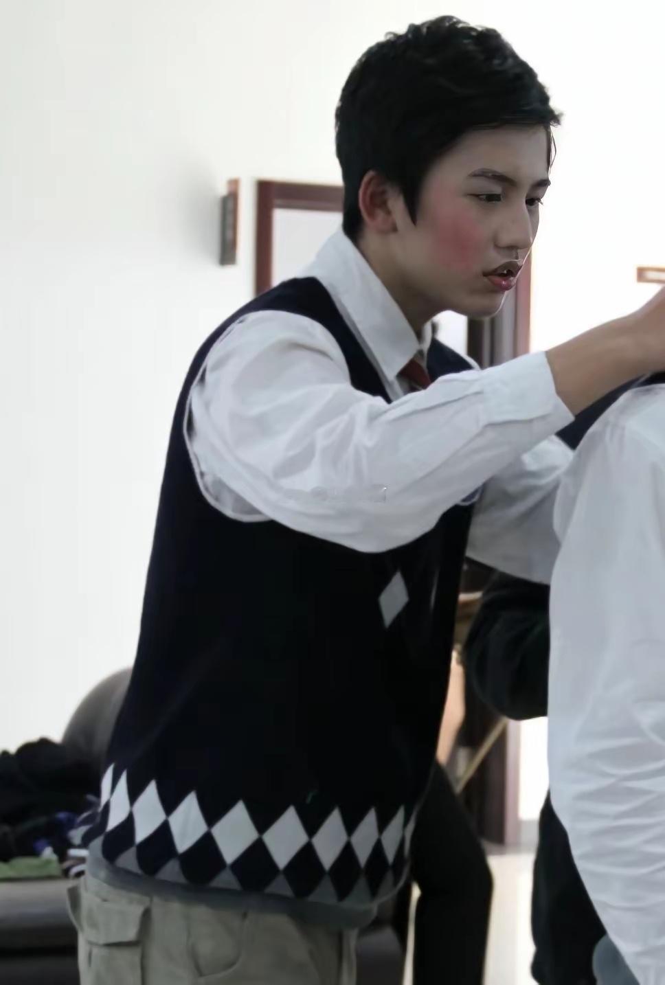 从小帅到大，不需要整容医美，逐玉是化妆师没选对。