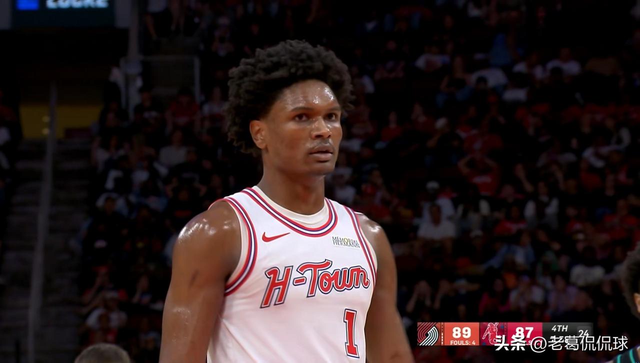 火箭球星阿门-汤普森的进攻效率真是太吓人了！在今天火箭主场以106：99战胜开拓