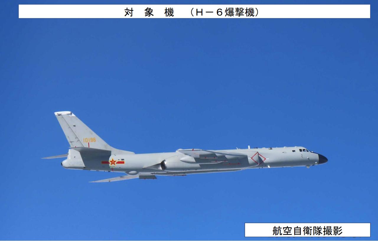 中俄轰炸机首次距离东京600公里，抵近日本四国岛，威慑美军航母！当地时间2025