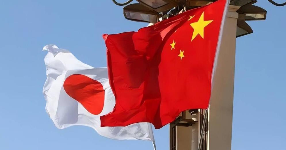 美国议员、有反华劳模之称的克里斯·史密斯对媒体说：“历史上日本与中国斗，从不吃亏