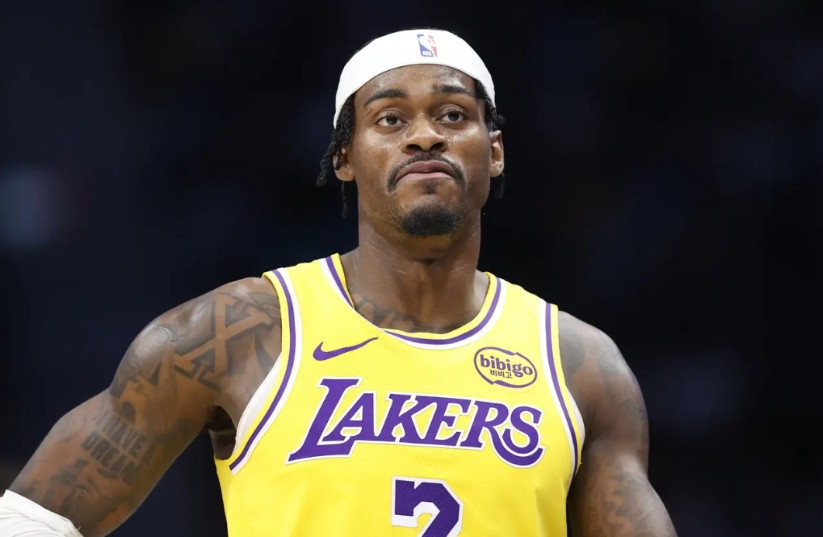 说实话，范德比尔特比八村塁更适合打首发，有3个原因：其1：有东契奇，里夫斯，