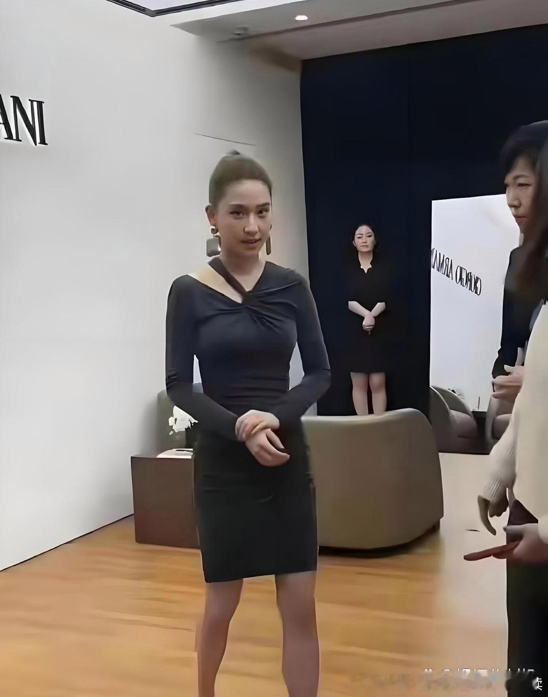 何超莲真人就长这样，没网上传的那么美