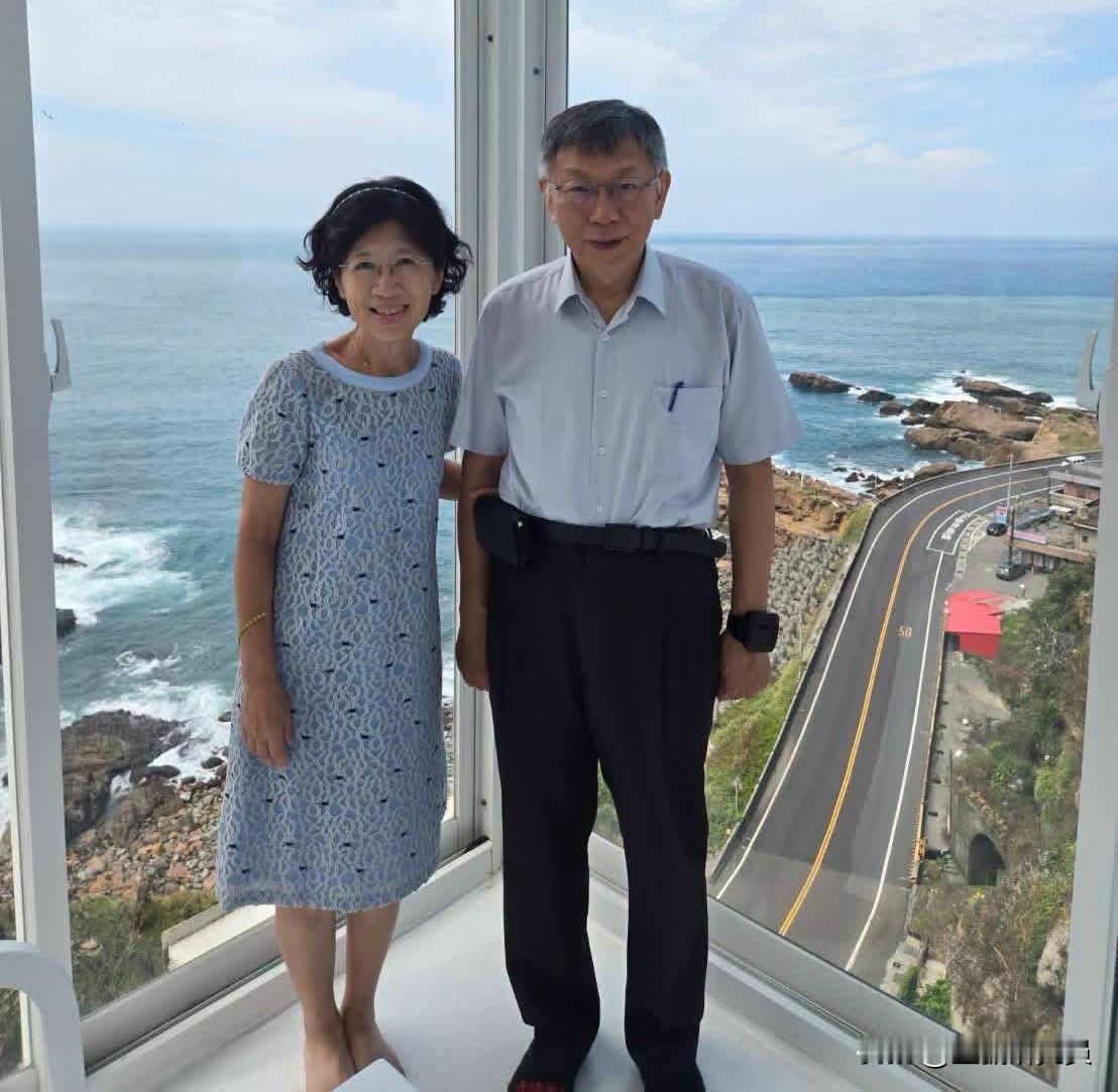 柯文哲妻子陈佩琪今（2日）在脸书发文表示，我今天下午自己跑去执行署申诉的，没人