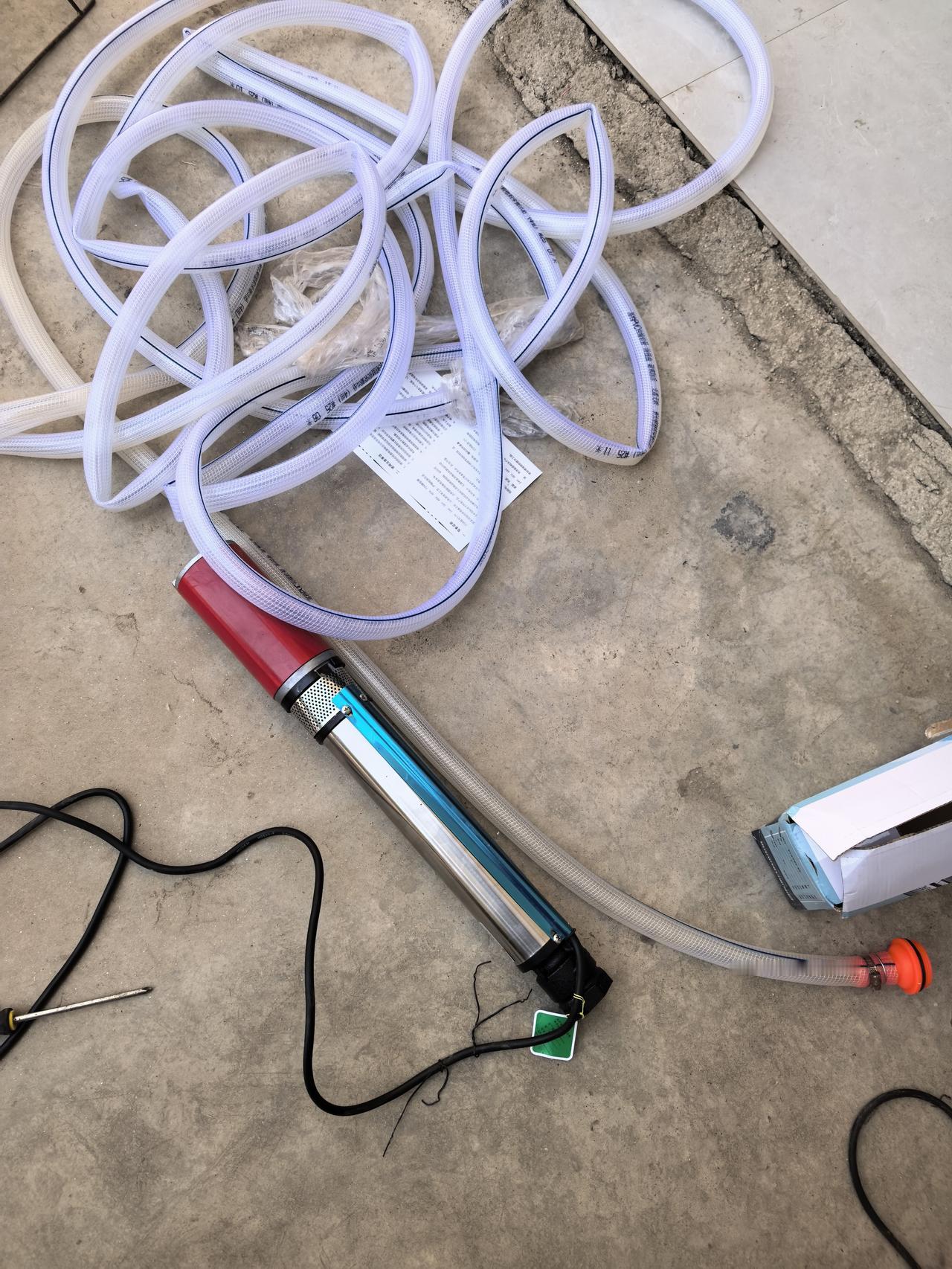 父亲说，小满收蒜，芒种收麦，咱们的大蒜还能长半个月，有点旱了，再浇一遍水吧。
