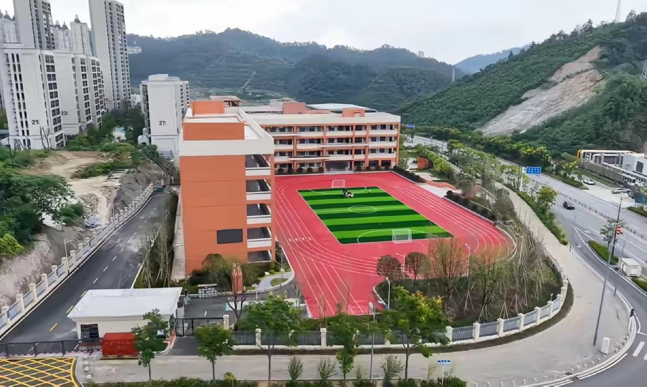 看了十堰某小学的事，心痛万分，我和老婆商量一起做了3个决定[祈祷]：1、从今天