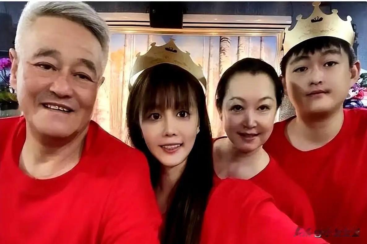 6月22日，69岁的赵本山突然冲上热搜，不为复出，而是因女婿家世曝光。原来，球球