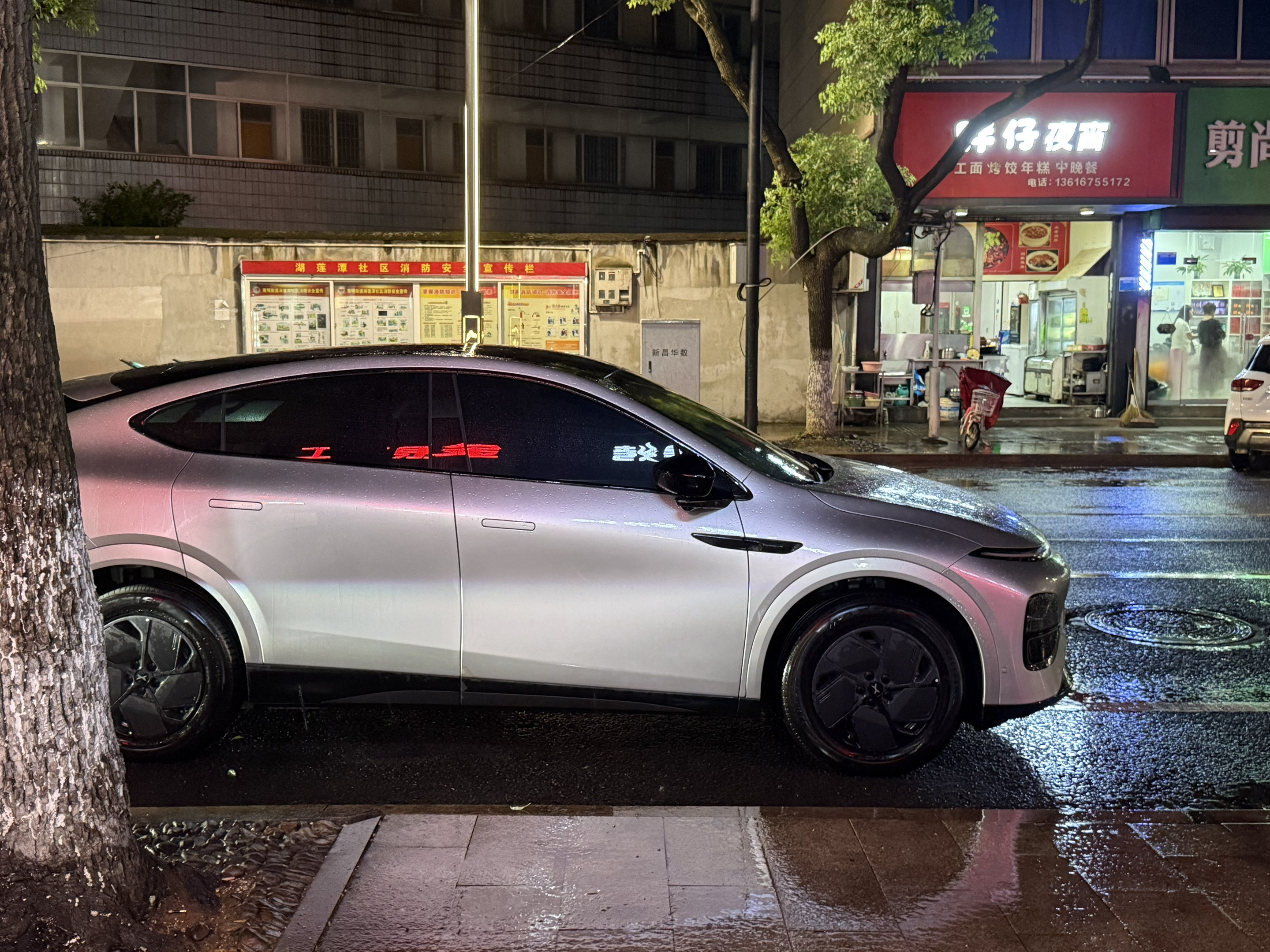 小鹏汽车小鹏纯电高颜值车