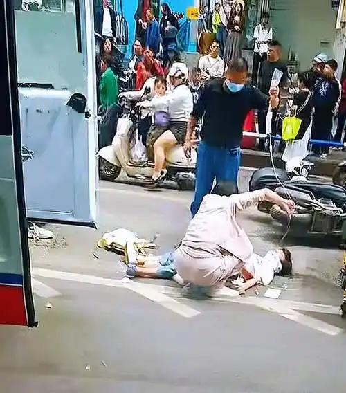 太痛心！黔江车祸2死6伤，主任医师肇事更让一场突如其来的车祸，撕碎了两个家庭的希
