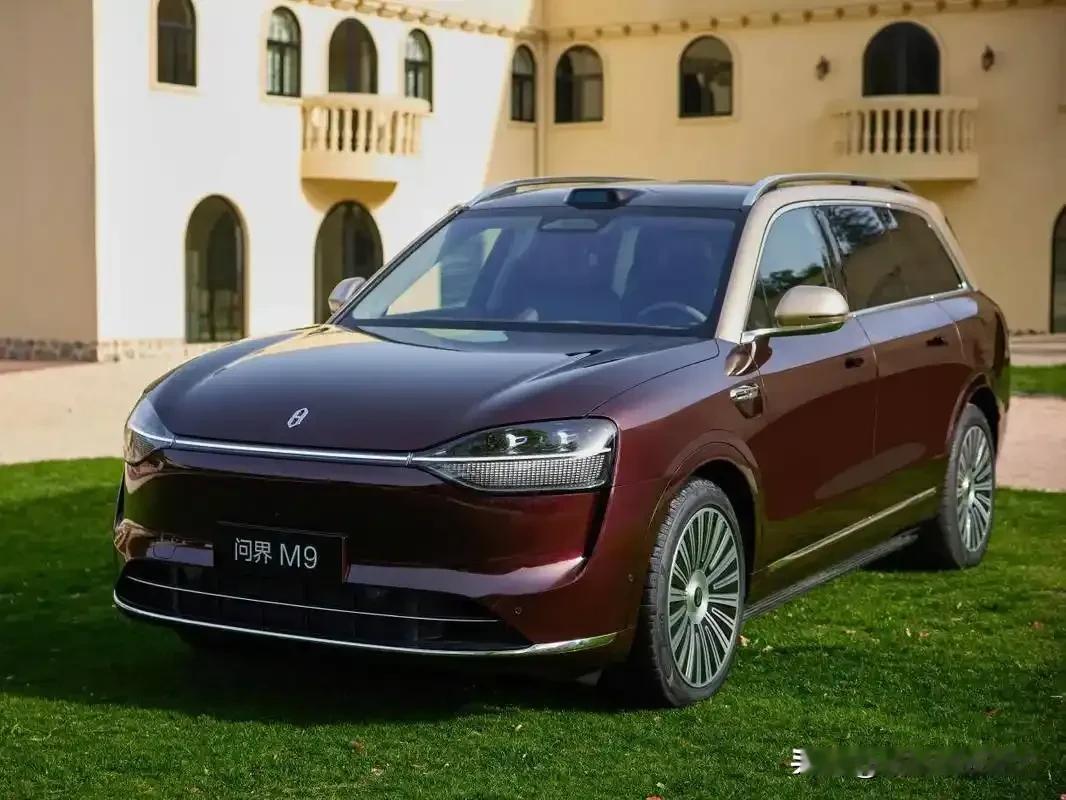 智能驾驶技术这块，问界M9全系标配华为乾崑ADS4.0系统，一下子就给你装上4