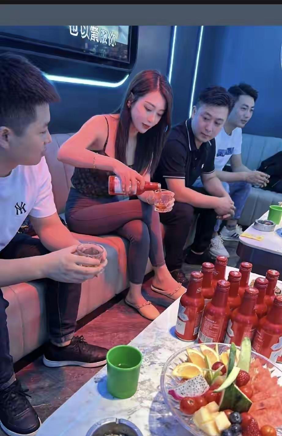 小姐姐威武，点了几个男模！[捂脸哭][捂脸哭][捂脸哭]