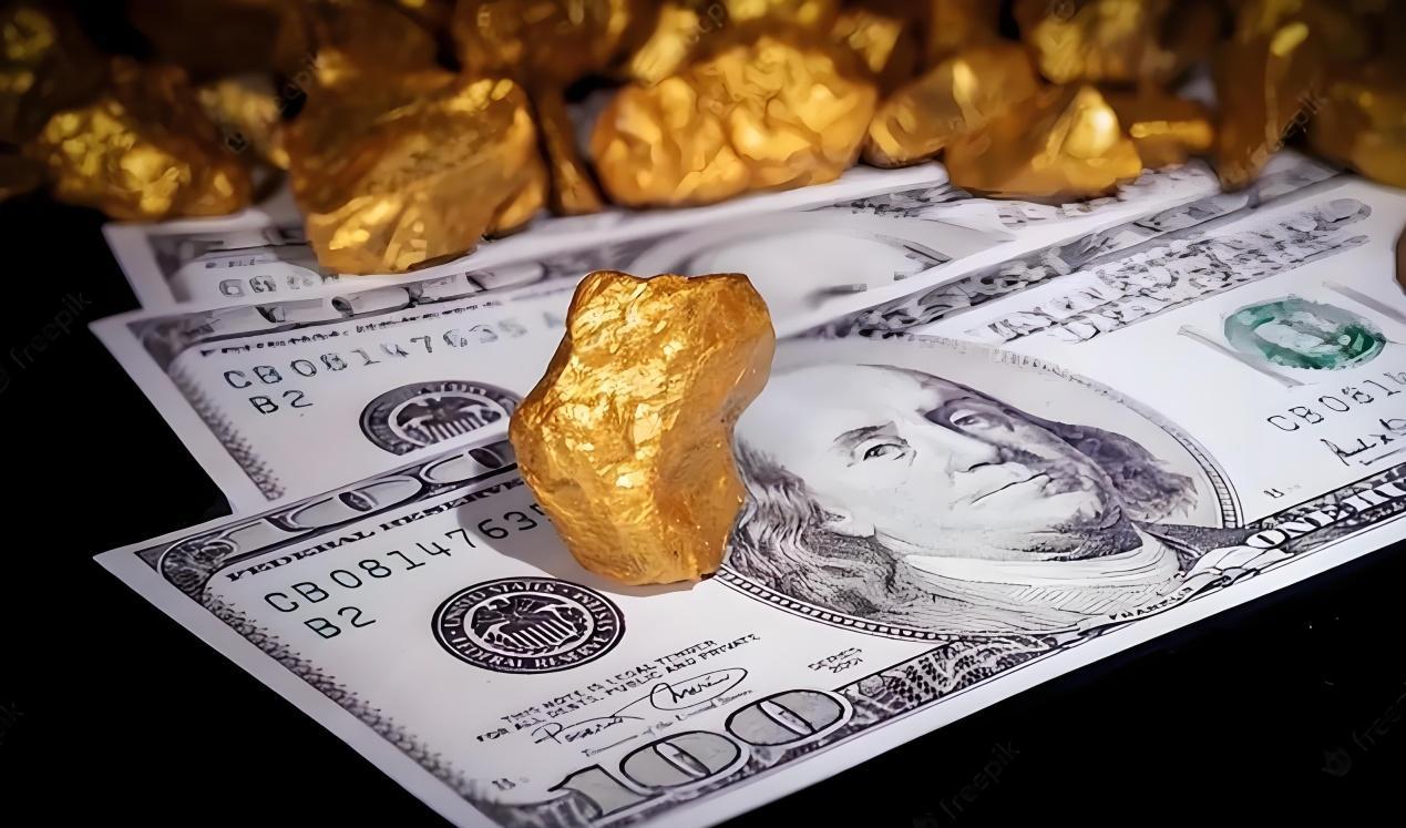 现在是美元想贬值，但中国顶着不让！因为从历史的经验来看，这意味着美国又想走“日本