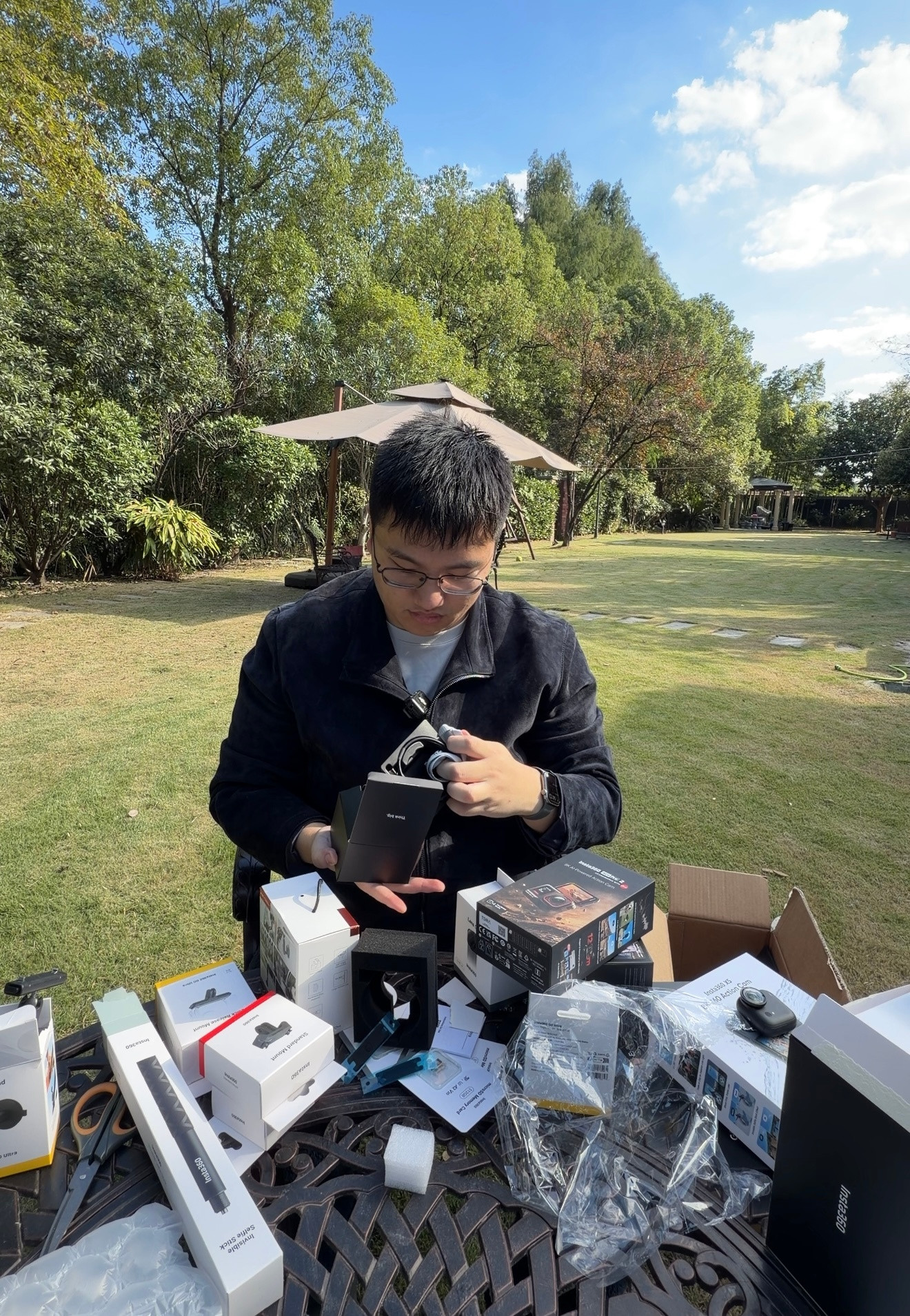 成为车评人第一步在家里拍拆箱拍了一下午[doge]。感谢insta投喂​​​