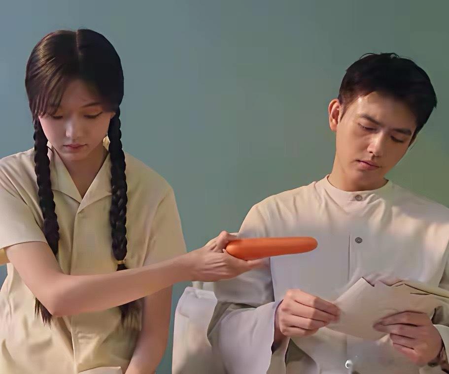 《纯真年代的爱情》不比不知道，原来，剧中费霓的扮演者孙千，比方穆扬的扮演者陈飞宇