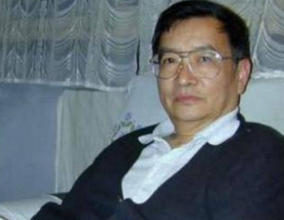 1969年，37岁梁从诫被下放江西劳动，妻子周如枚立刻提离婚，还给儿子改名换姓，