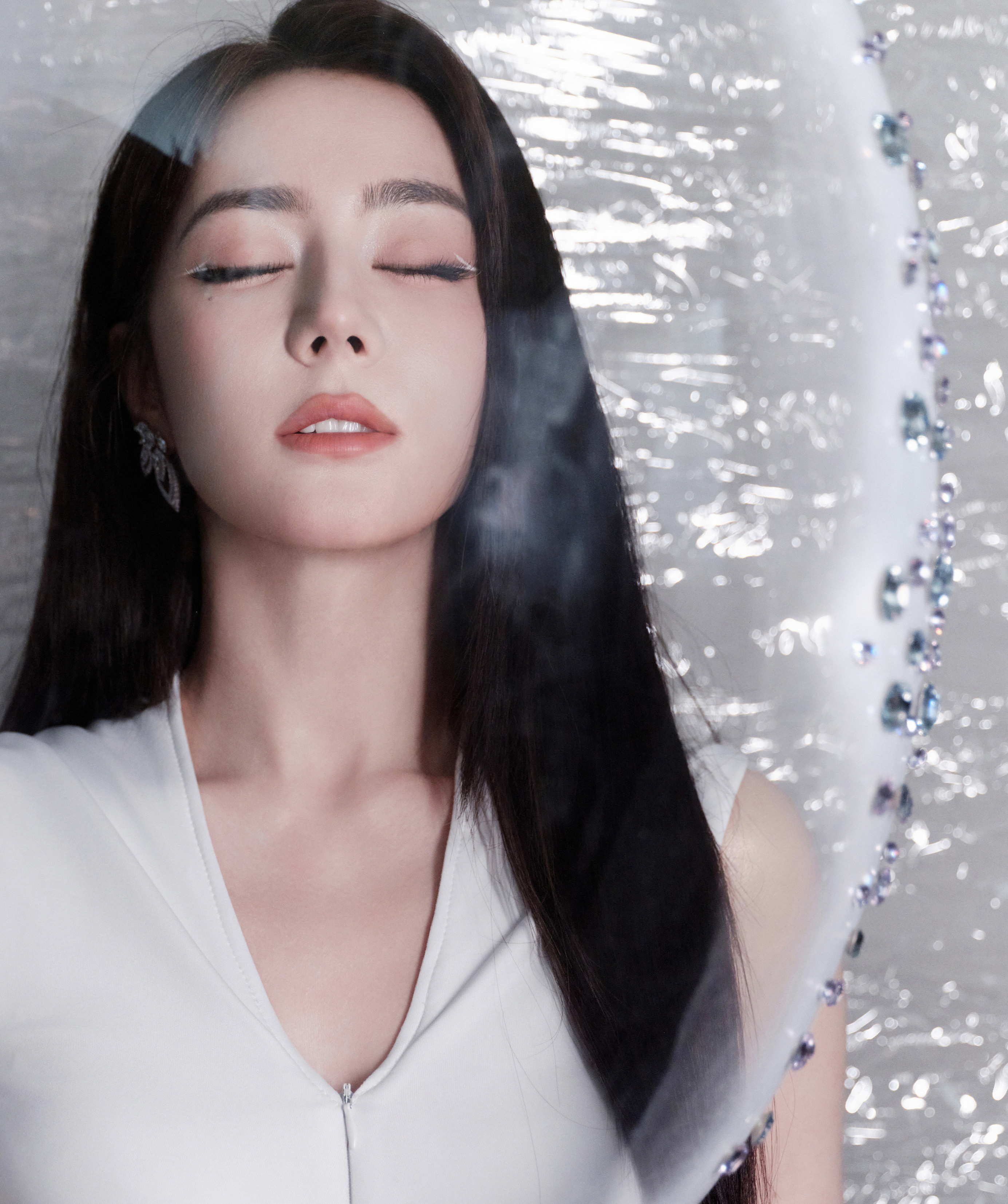 迪丽热巴一出现全场的手机就醒了迪丽热巴YYDS