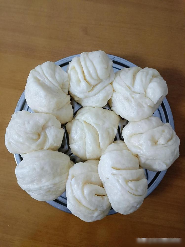 朋友说她最近晚上失眠了，为了儿子上学的事。我家前几年就有亲戚踩过同款坑，当时