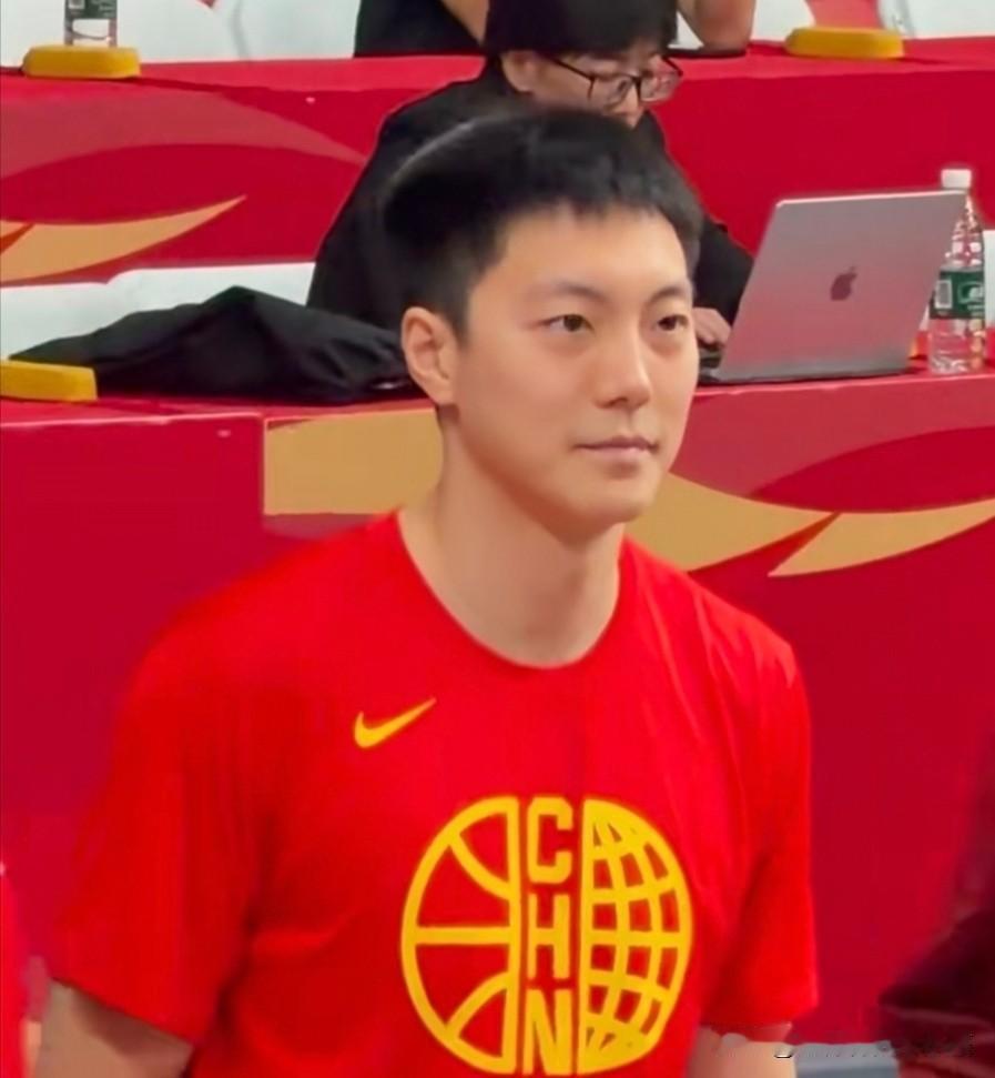 实事求是地说，当中国男篮国家队公布高诗岩离队而胡明轩则重新被征召进队时，引起了各