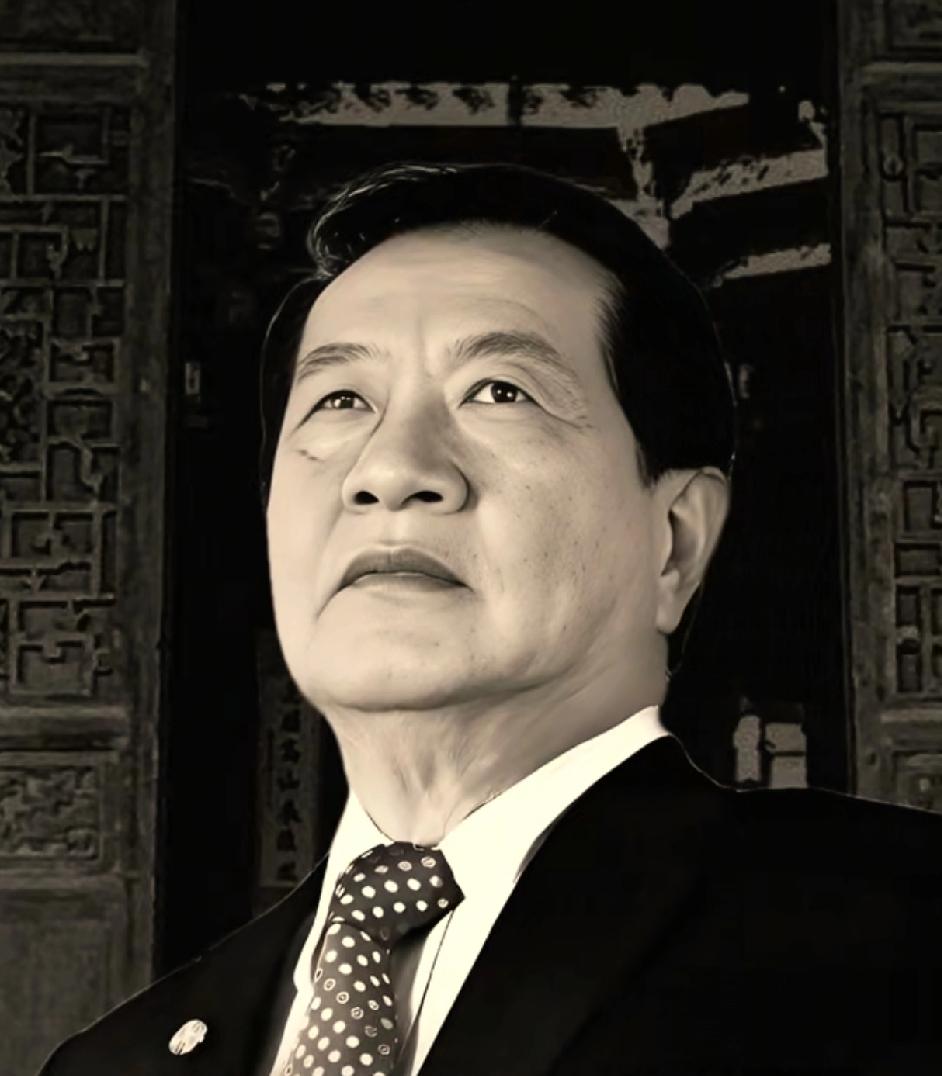 亲人称李昌钰去年11月份确诊脑瘤，但是他自己坚持不穿刺，不开颅，保守治疗。有人说