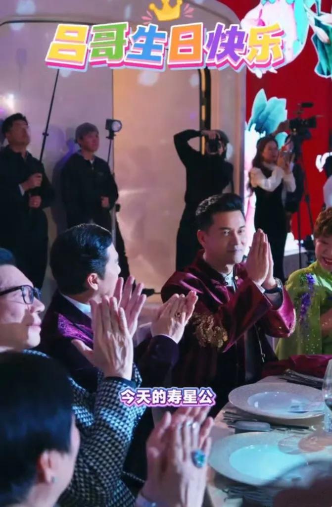 吕良伟70岁生日宴举行！70岁的吕良伟在香港举办寿宴，因其冻龄状态和半个港圈巨