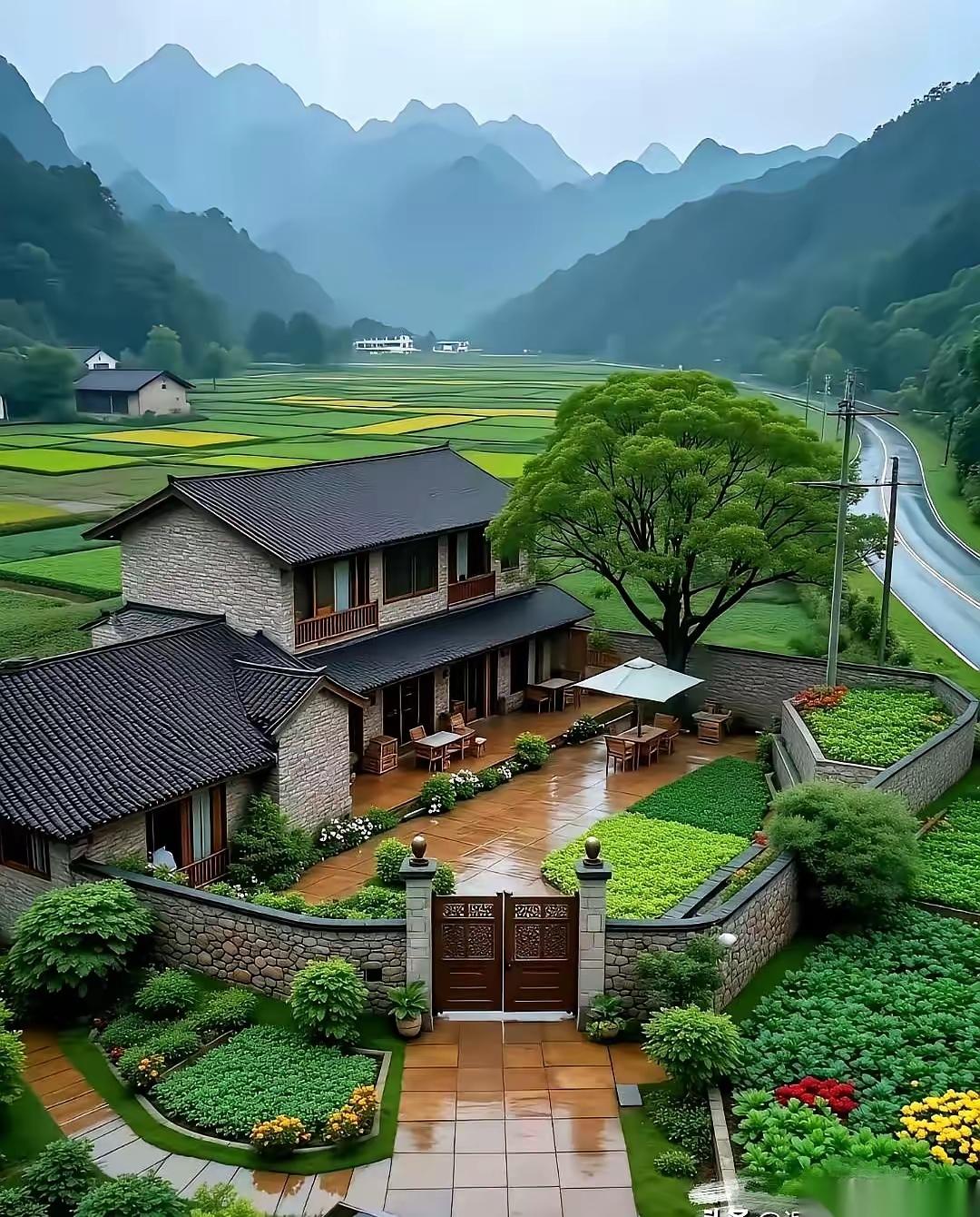 这样的家园，你喜欢吗？远处，崇山峻岭，层峦叠嶂……近处，田园风光，道路蜿蜒