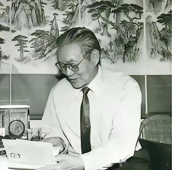 军统特务周养浩在功德林改造时，说过一段很有意思的话。他说，当年他抓过、审过、杀过