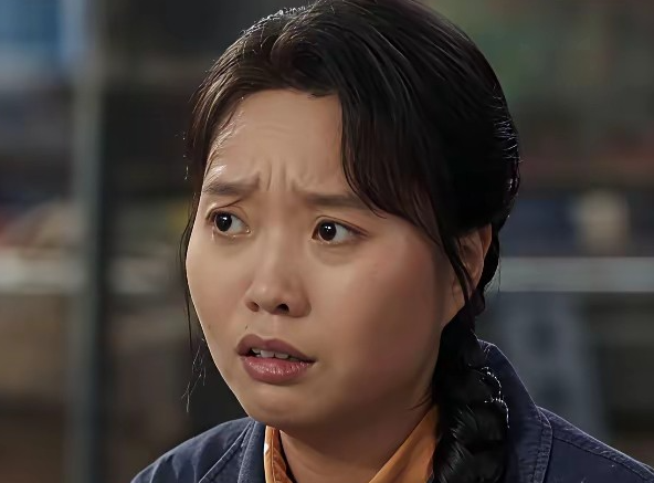 李雪琴长得有点磕碜实在是不耐看放到这个剧里就是为了讨喜，搞笑的一个女孩子长成