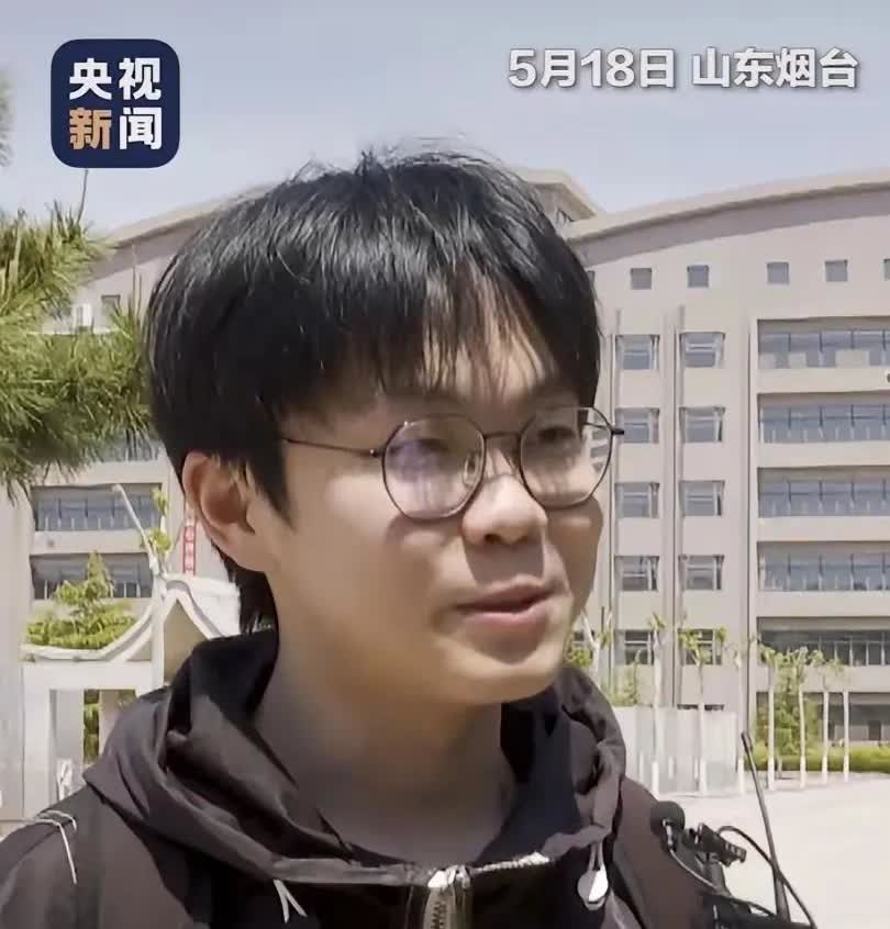 发现了吗？央妈已经表态了，姜昭鹏这次补考，考啥样根本无所谓，最重要的