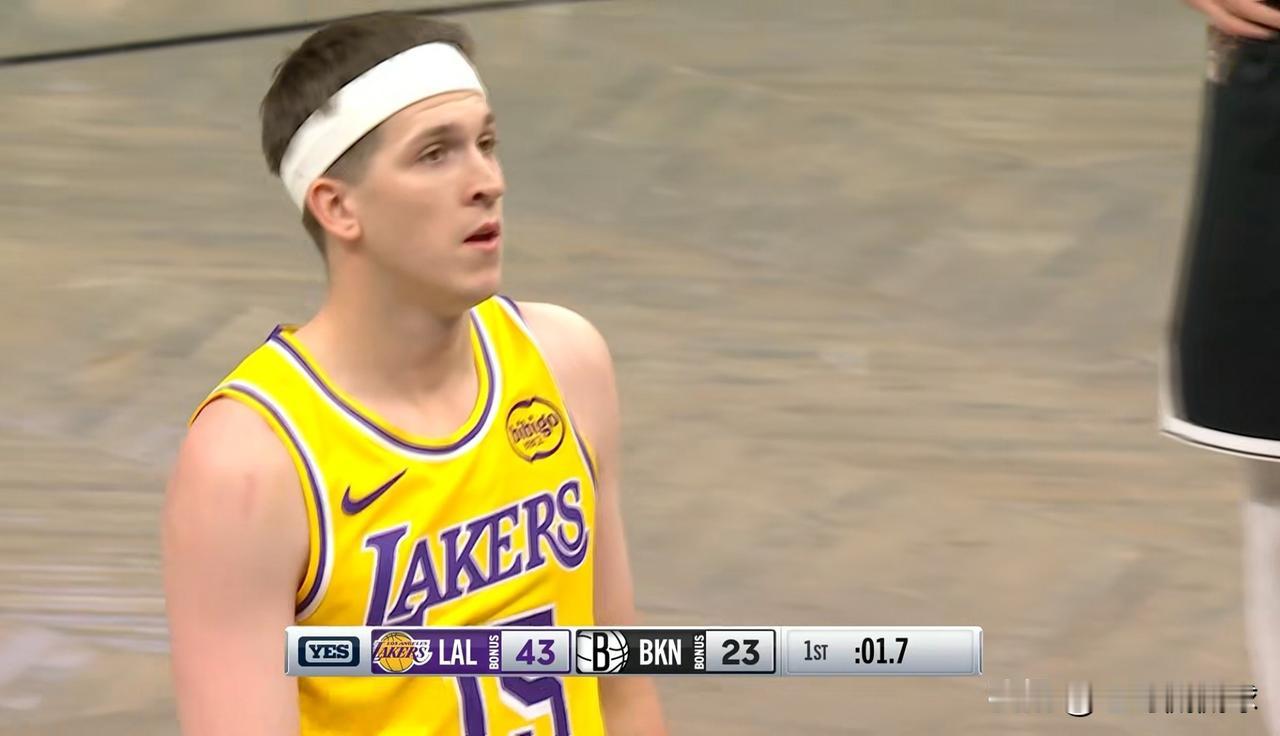 湖人三当家里弗斯真是太幽默风趣了！在今天湖人客场以125：109大胜篮网的赛后采