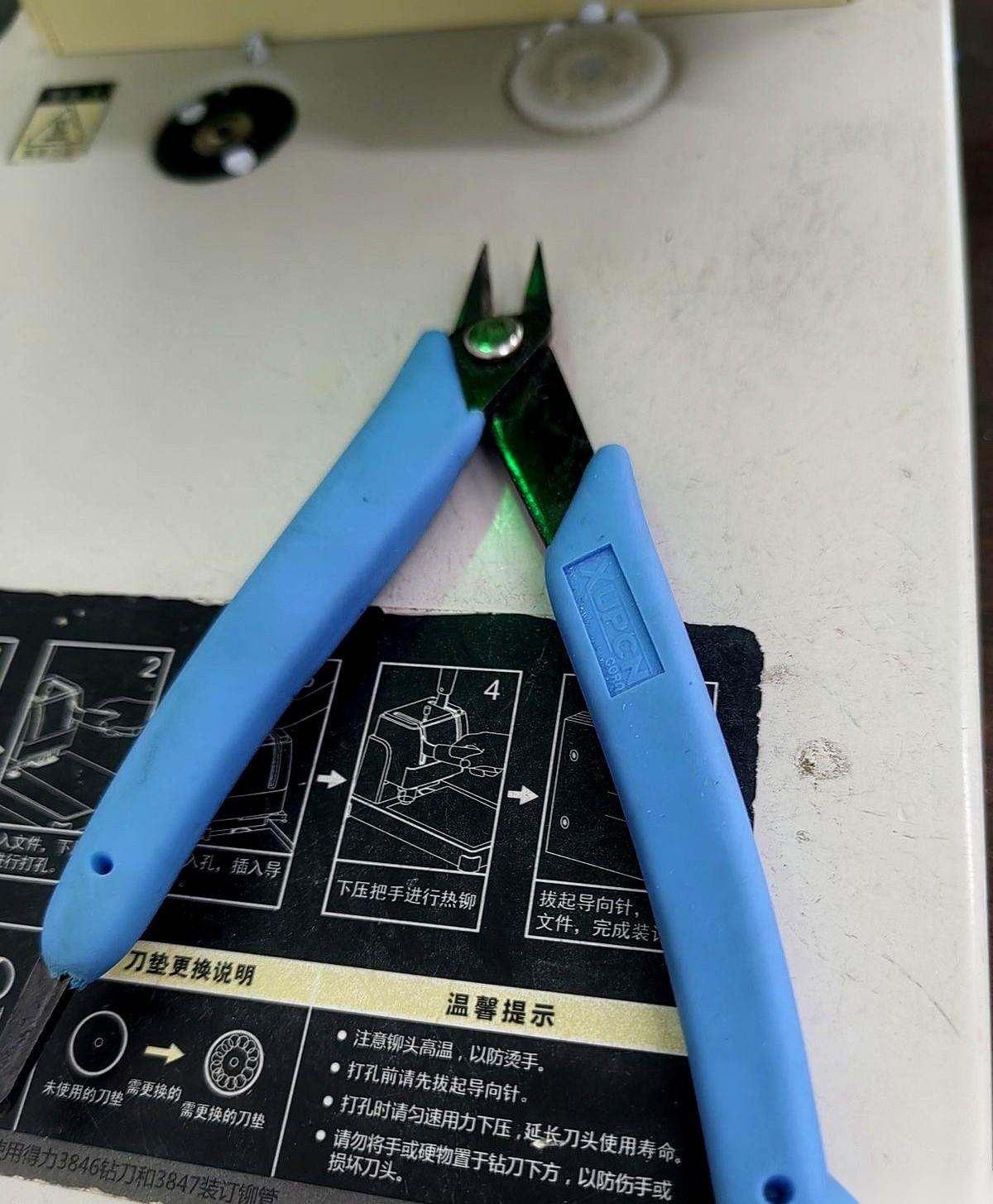 老板吃顿饭的工夫，全公司的工资卡被迫“大换血”。新卡刚发到手，工作群直接炸了锅