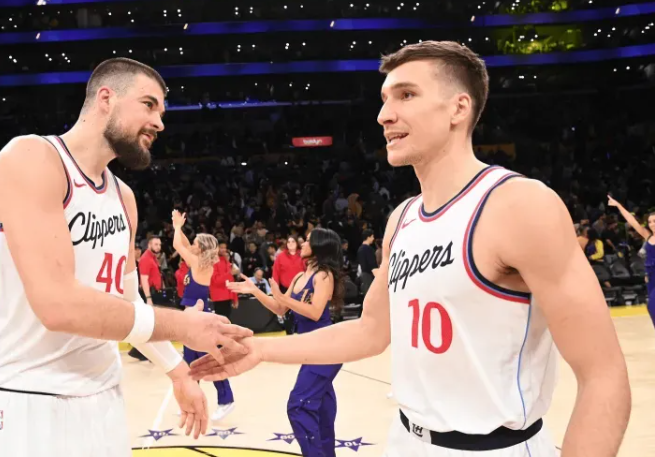 船记谈到了球队祖巴茨和波格丹诺维奇两位伤员的恢复情况。祖巴茨目前已开始恢复球场