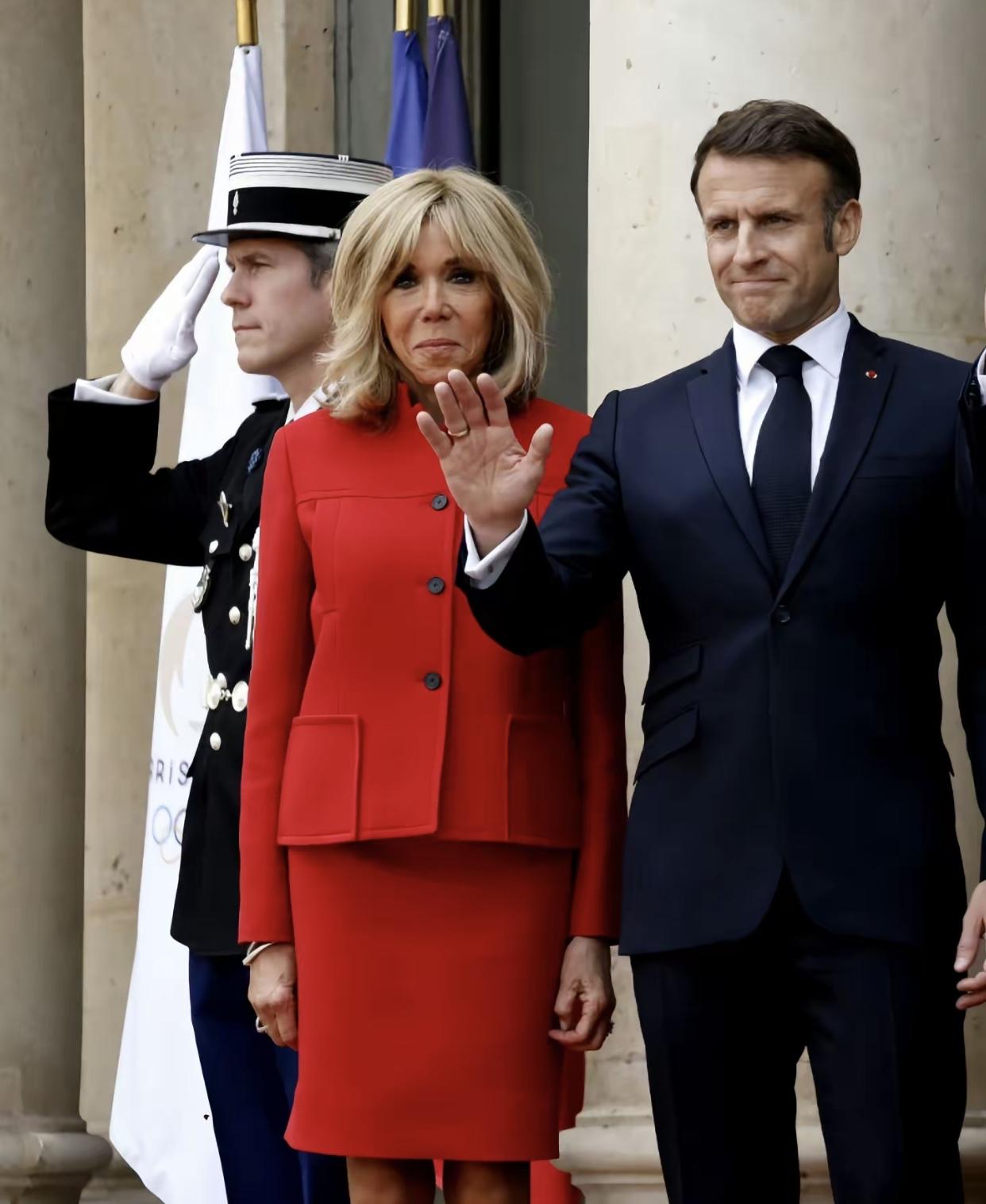 前脚刚攥着中国百亿订单，后脚马克龙就带头搞对华反制，这翻脸速度也太快了！