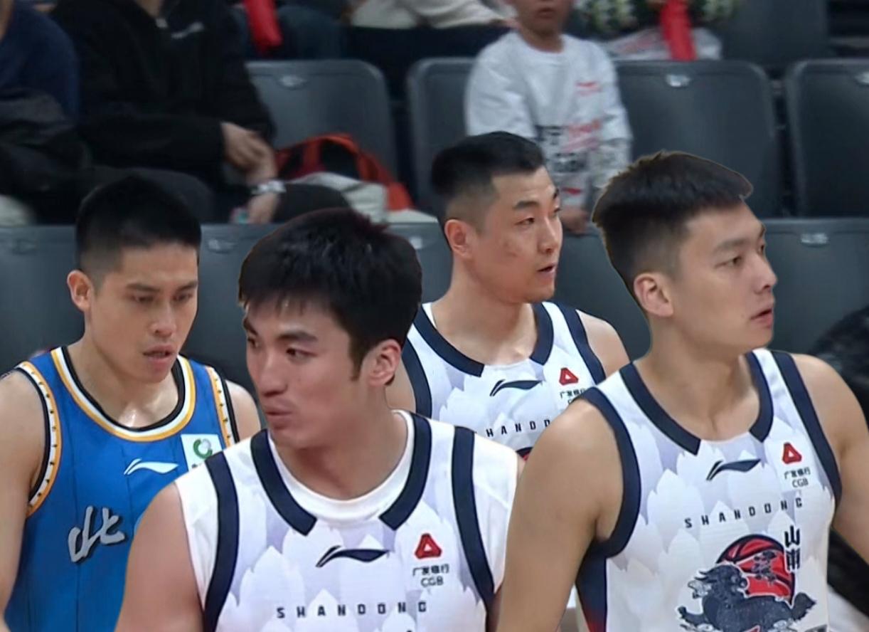 山东男篮4分之差险胜北京男篮，高诗岩投中关键三分球，看看所有上场球员的表现：1