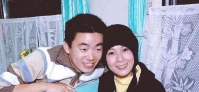 2008年，刘若英开演唱会前，给王宝强打电话，邀请他过来当嘉宾。可是王宝强直接冷