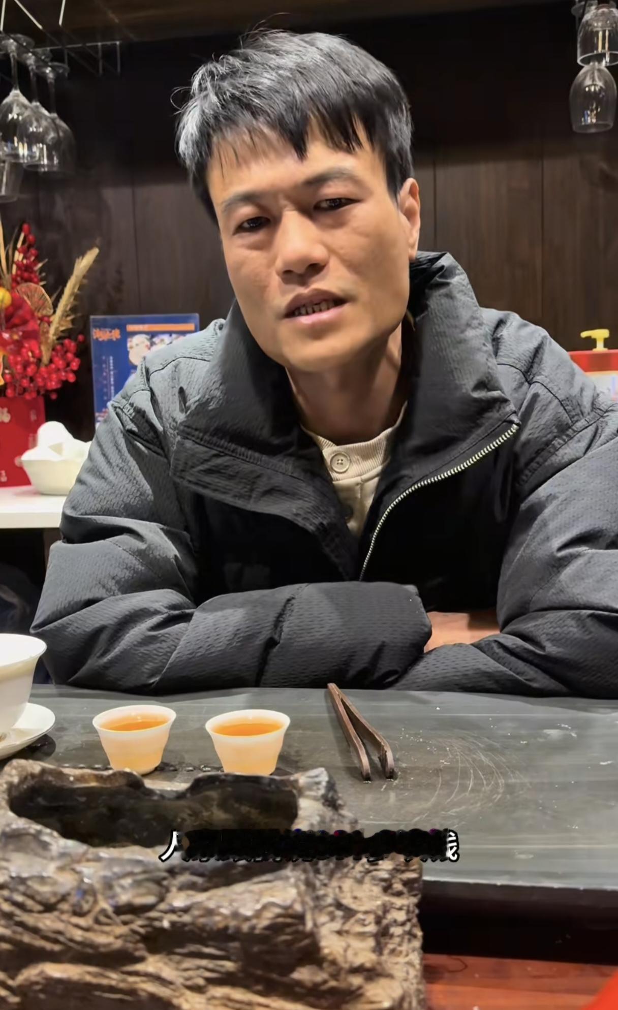 花1400拖车费的男子坚决硬刚到底，不删视频！男子说：“花1780换好的轮胎，我