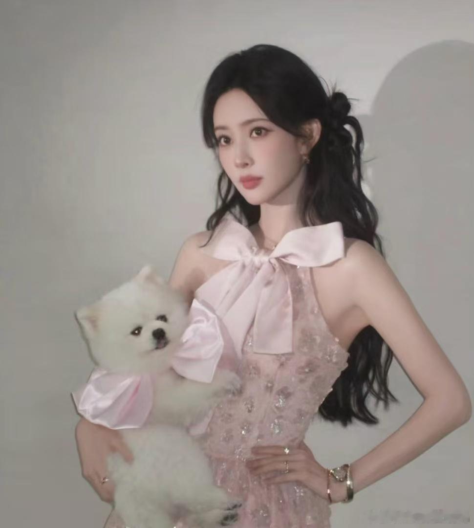 李一桐孟子义小狗hi6贴贴你好星期六这期好六藏着小狗惊喜，李一桐打卡时拍下肉肉