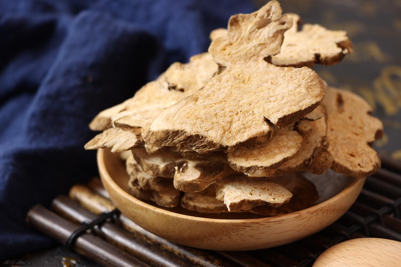 汗如雨下，是身体“卫兵”虚了？一个中成药，强兵又轻松止汗大家好，我是陈大夫