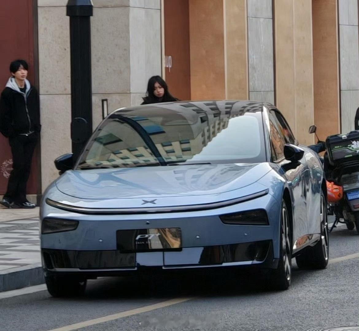 切入增程后小鹏的增程产品一个一个排着来新小鹏P7+增程版无伪图来了也许是官方预热