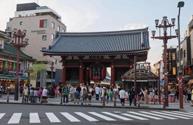 昨晚，和一位在日本做酒店网友聊天，他透露了一个令人诧异的消息！他说自己管理的