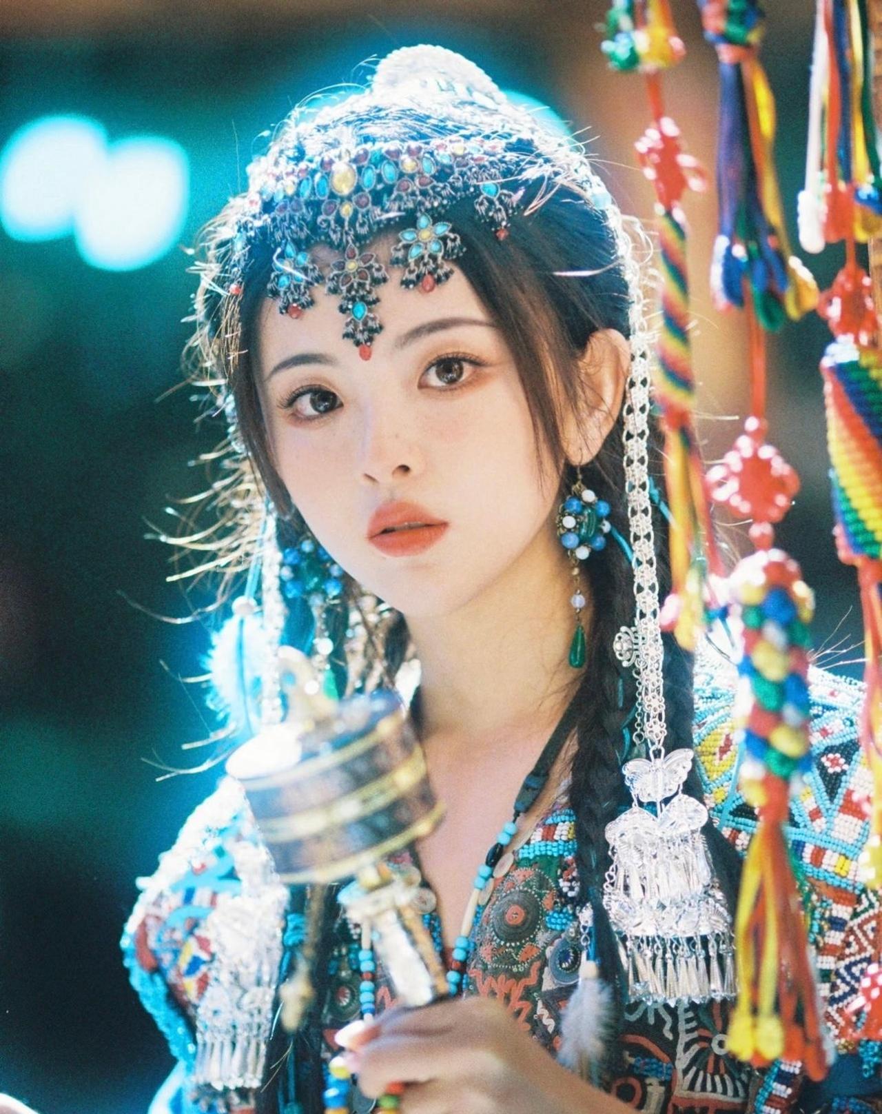 我感觉杨超越灵魂更有趣，发言什么的很有感染力，当初给她投票也是因为她的演讲跟说话