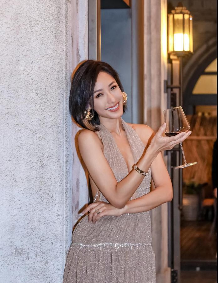 蔣怡Coco好美呀！#蒋怡#大长腿，小麦肤色，女神好久不见阿！