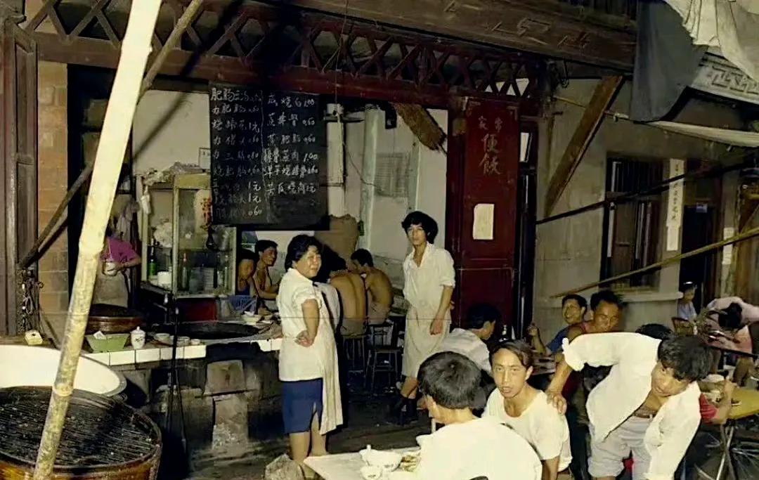 那个年代的人都那么穷，为什么都那么开心？现在的人怎么动不动就是抑郁症……