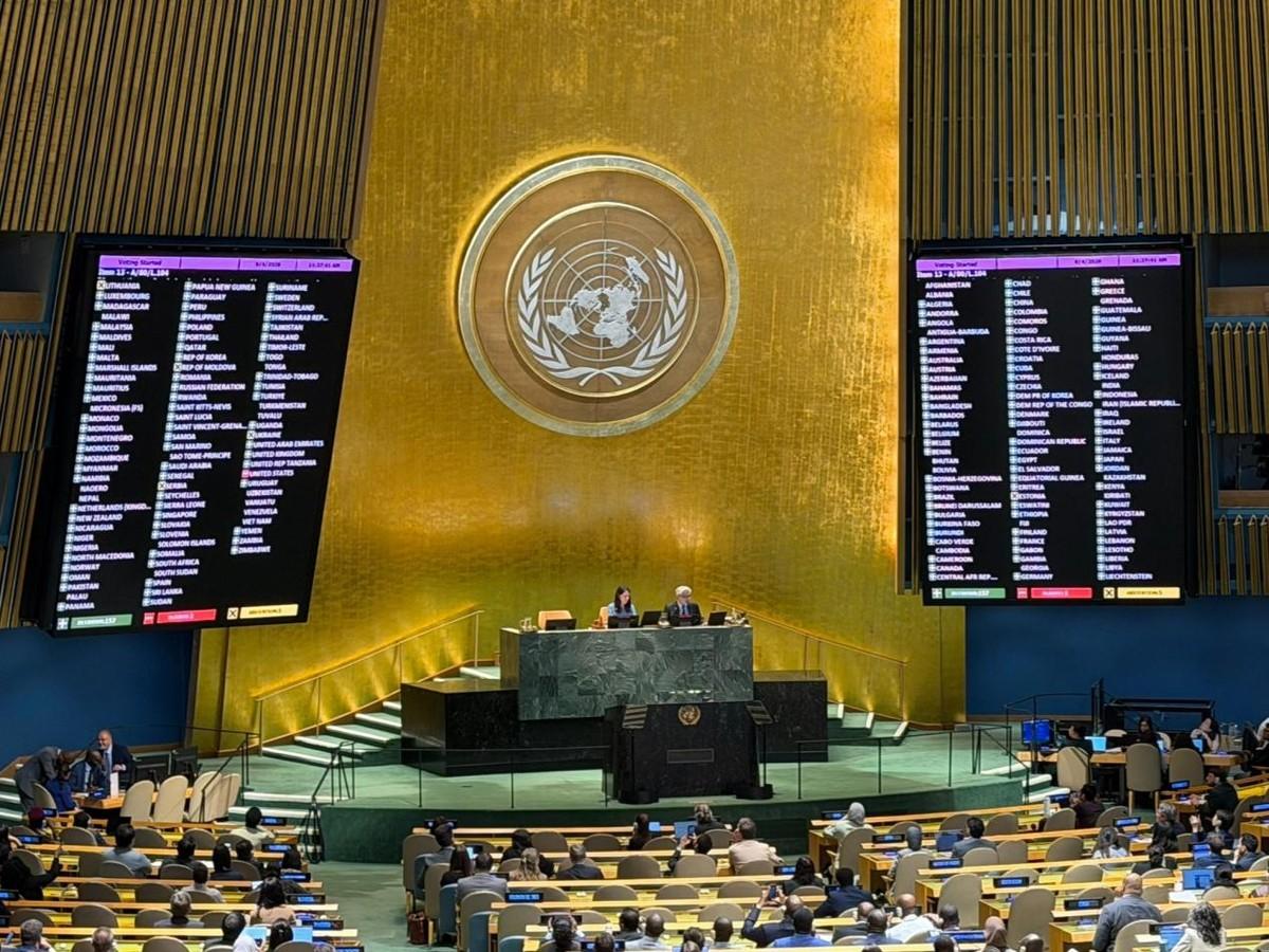 联合国换一张新地图，一百多个国家点头，偏偏美国投了反对票。很多人第一时间想到：是